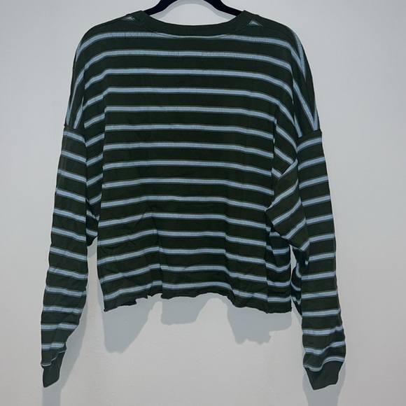 A&E cropped cut off sweatshirt! - Picture 2 of 7